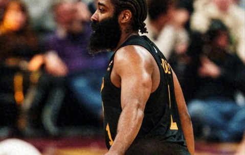 星空体育-骑士成功复仇活塞，哈登18+7+6率队取胜，他在场时球队豪获8胜1负