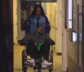 给后辈打个样？皮尔斯兑现赌注暴走数十公里