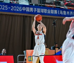 星空娱乐-惨遭18分大逆转！广东主帅弄巧成拙，惜败家乡球队