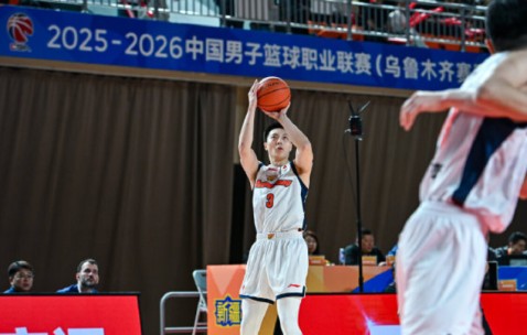 星空娱乐-惨遭18分大逆转！广东主帅弄巧成拙，惜败家乡球队