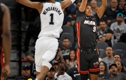 星空娱乐-文班亚马谈盖帽的感觉：就像是亲手毁掉了某人的一天