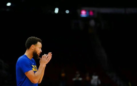 考虑赛季报销！库里将专注招募詹姆斯！？