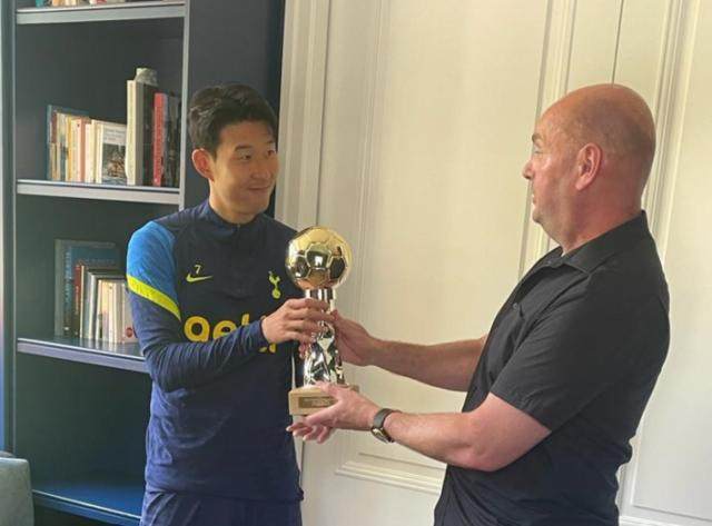 1653303590366010496.jpeg 898.jpeg